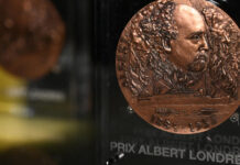 FRANCE 24's Elena Volochine wins most sensible French journalism prize for e book on Putin propaganda gadget