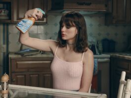 Taylor Swift Reveals Love In ’90s-Themed ‘Opalite’ Video