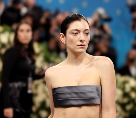 Lorde ‘Impressed’ After Parting Techniques With Common