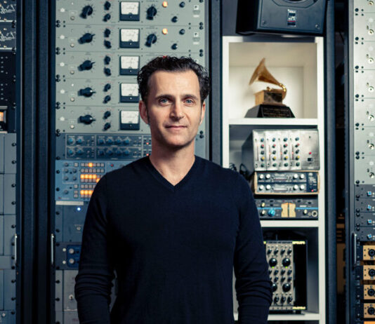 Like Father, Like Son: Dweezil Zappa Celebrates 20 Years of Frank Zappa Reside
