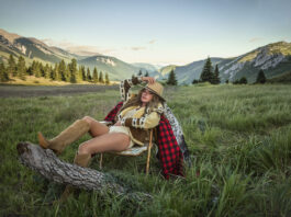 Shania Twain, Josh Homme Take a look at On New ‘Denims’