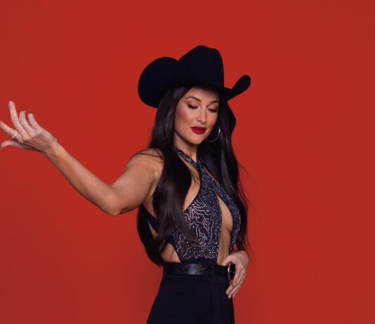 Kacey Musgraves Revisits ‘Unsure, TX’ With Intocable